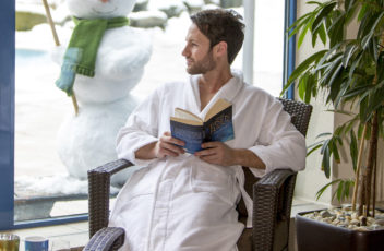 Winterwellness mit Schneemann in der Therme Loipersdorf, Thermenland Steiermark
