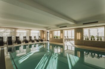 Lichtdurchfluteter Spa © Wilfinger - studio draussen