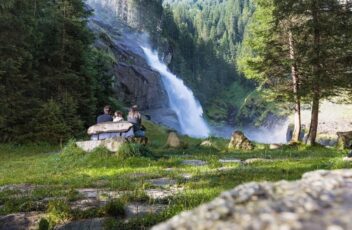 Ruhe-und-Erholung-am-Fusse-der-Krimmler-Wasserfaelle-Hohe-Tauern-Health