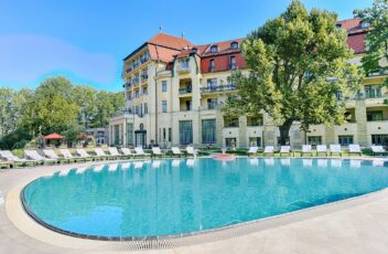 Thermia Palace - Pool (c) Ensana