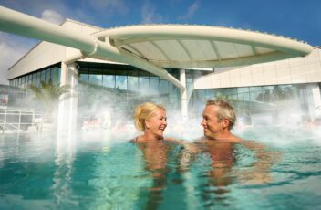 Entschleunigungsbecken_Europatherme_Bad-Fuessing_scGerhard-Illig_-Tourismusverband-Ostbayern-scaled